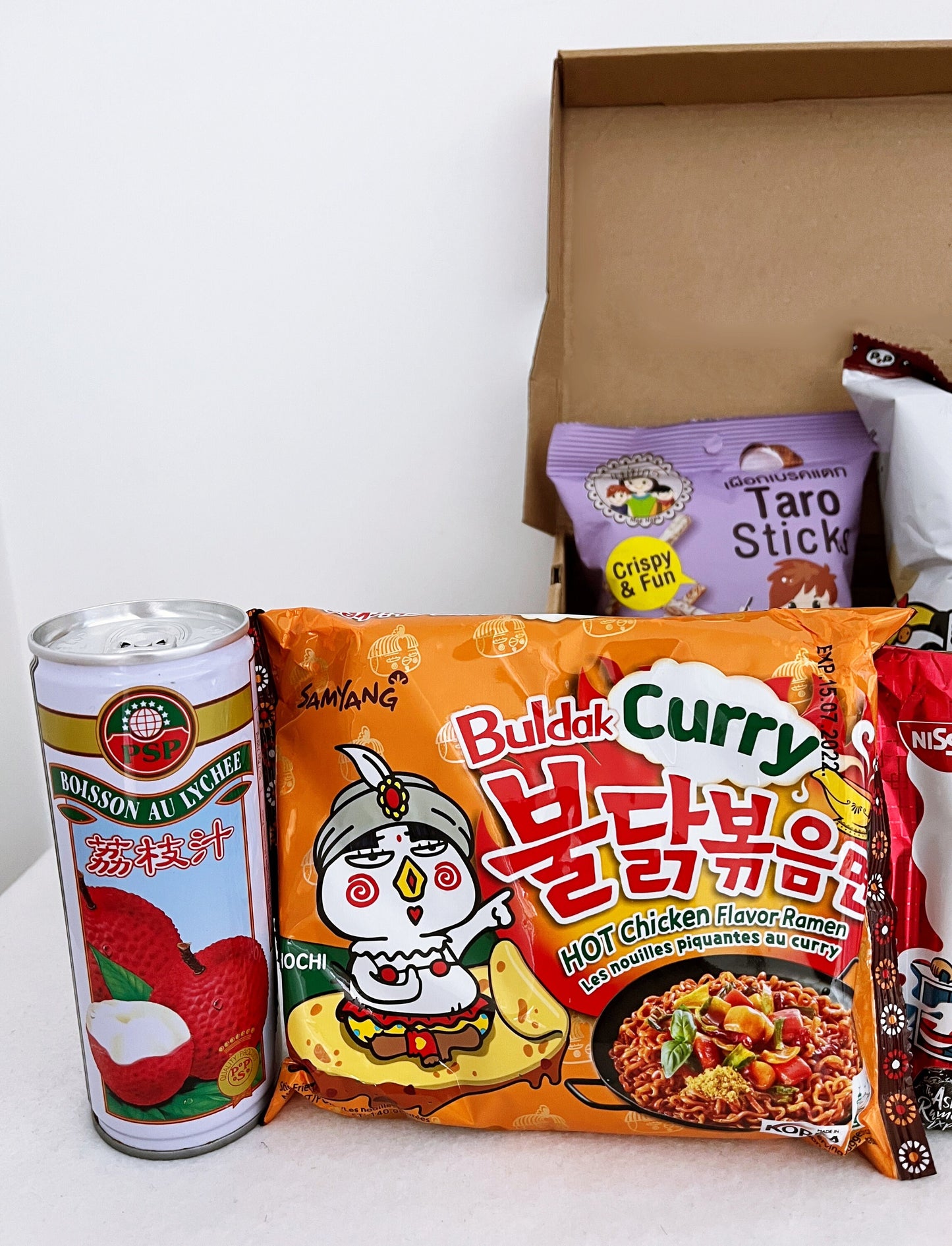 Coffret snacks asiatiques sucrés et salés